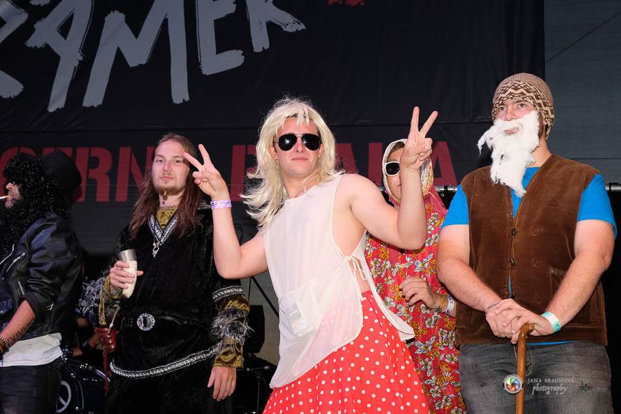 Hrady CZ na Švihově: V pátek fanoušky rozohnili Rybičky 48, Visací zámek nebo Smrtislav