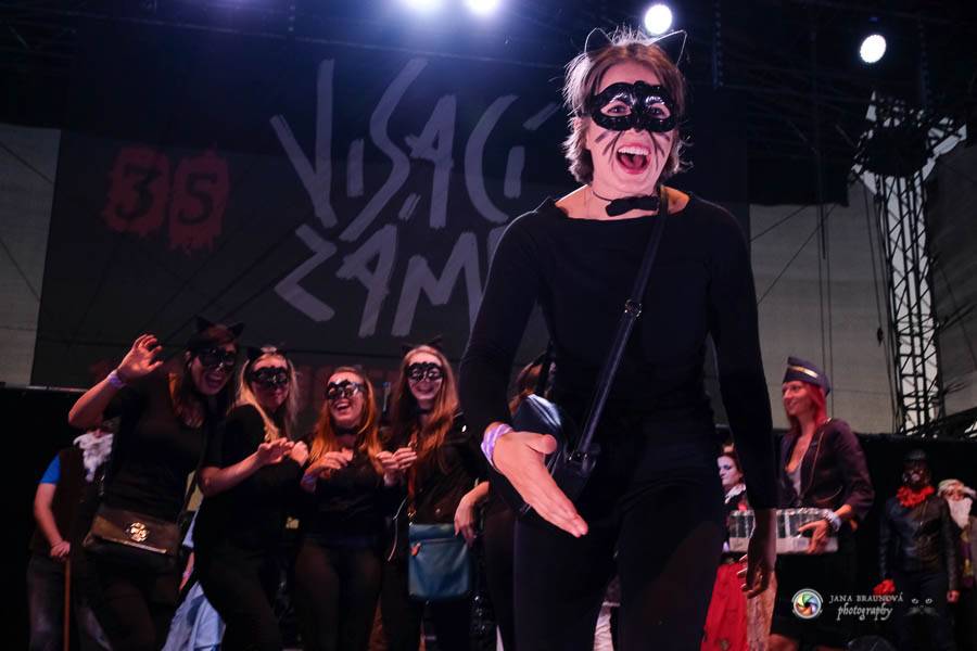 Hrady CZ na Švihově: V pátek fanoušky rozohnili Rybičky 48, Visací zámek nebo Smrtislav