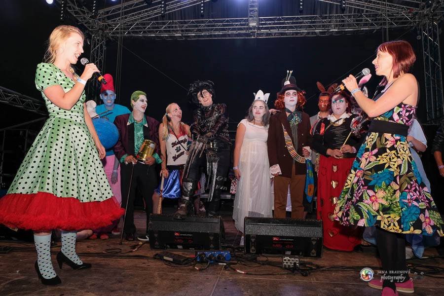 Hrady CZ na Švihově: V pátek fanoušky rozohnili Rybičky 48, Visací zámek nebo Smrtislav