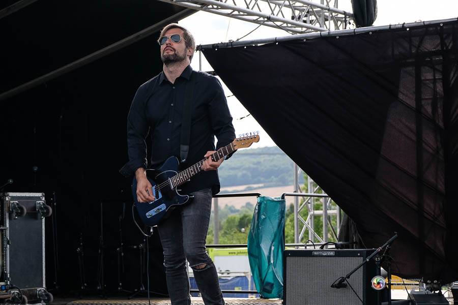 Hrady CZ na Švihově: V pátek fanoušky rozohnili Rybičky 48, Visací zámek nebo Smrtislav