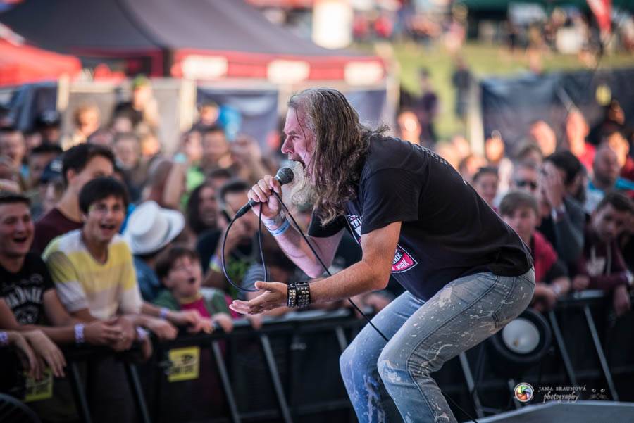 Hrady CZ na Švihově: V pátek fanoušky rozohnili Rybičky 48, Visací zámek nebo Smrtislav