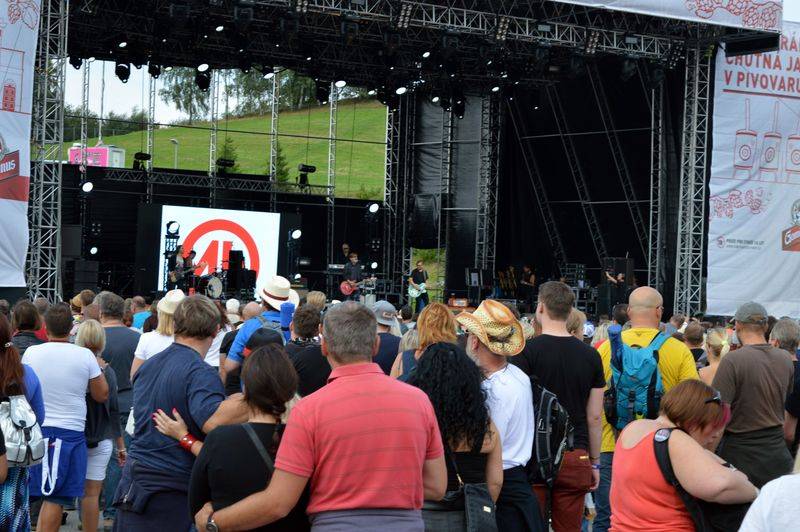 Benátská! hostila Team, Debbi, Alkehol nebo Kamila Střihavku, v sobotu vystoupí Status Quo