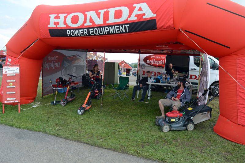 Benátská! hostila Team, Debbi, Alkehol nebo Kamila Střihavku, v sobotu vystoupí Status Quo