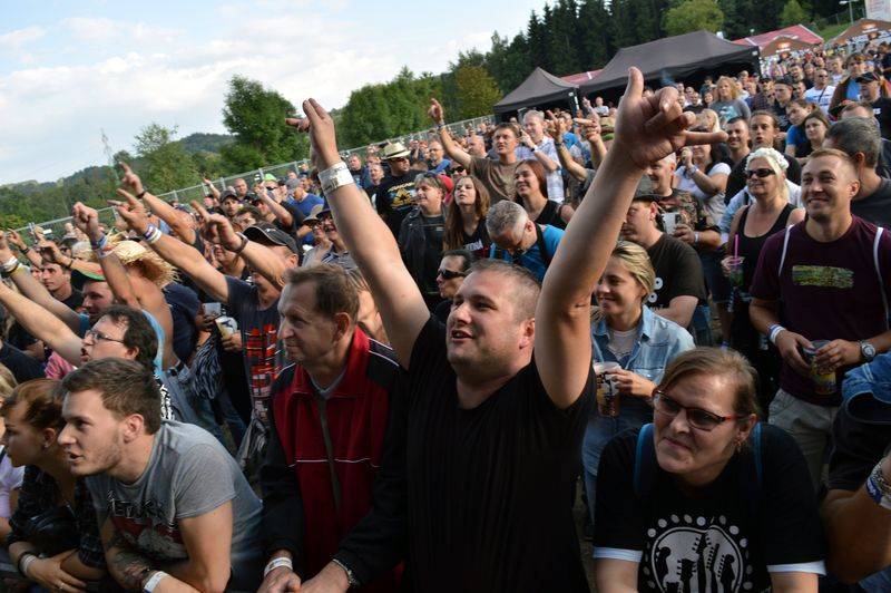 Benátská! hostila Team, Debbi, Alkehol nebo Kamila Střihavku, v sobotu vystoupí Status Quo