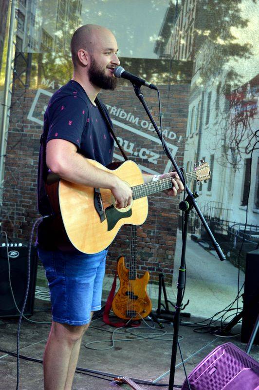 Benátská! hostila Team, Debbi, Alkehol nebo Kamila Střihavku, v sobotu vystoupí Status Quo