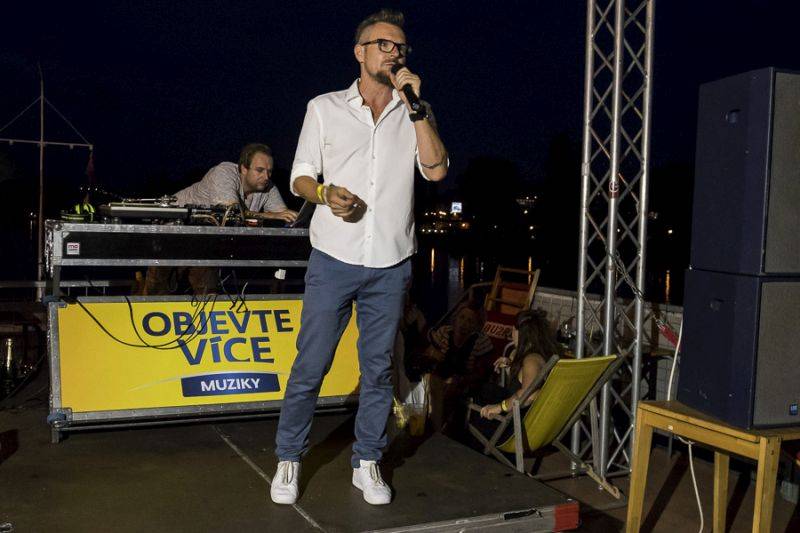 iREPORT oslavil na Cargo Gallery 26. narozeniny, přáli Tomáš Hanák i Iva Pazderková, hráli Mydy Rabycad