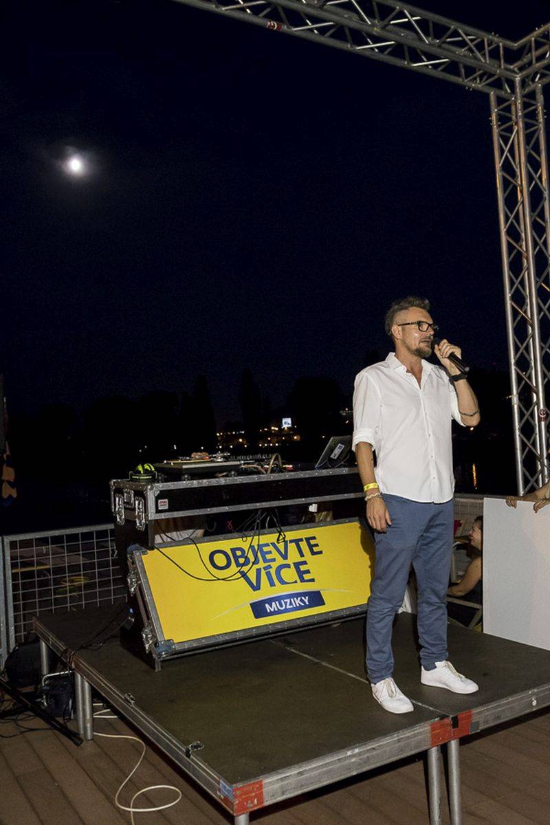 iREPORT oslavil na Cargo Gallery 26. narozeniny, přáli Tomáš Hanák i Iva Pazderková, hráli Mydy Rabycad