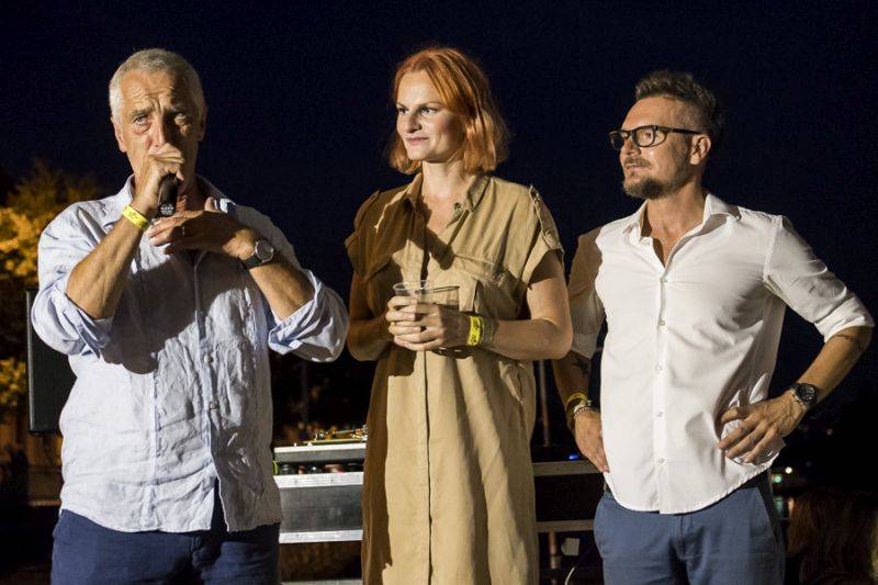 iREPORT oslavil na Cargo Gallery 26. narozeniny, přáli Tomáš Hanák i Iva Pazderková, hráli Mydy Rabycad