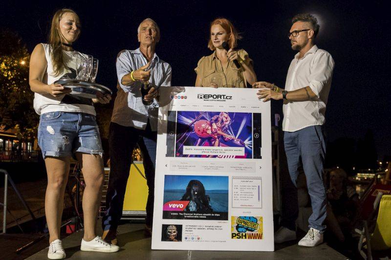 iREPORT oslavil na Cargo Gallery 26. narozeniny, přáli Tomáš Hanák i Iva Pazderková, hráli Mydy Rabycad