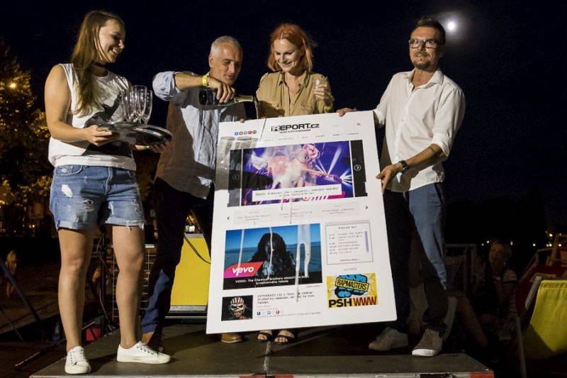 iREPORT oslavil na Cargo Gallery 26. narozeniny, přáli Tomáš Hanák i Iva Pazderková, hráli Mydy Rabycad