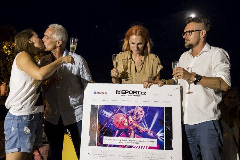 iREPORT oslavil na Cargo Gallery 26. narozeniny, přáli Tomáš Hanák i Iva Pazderková, hráli Mydy Rabycad