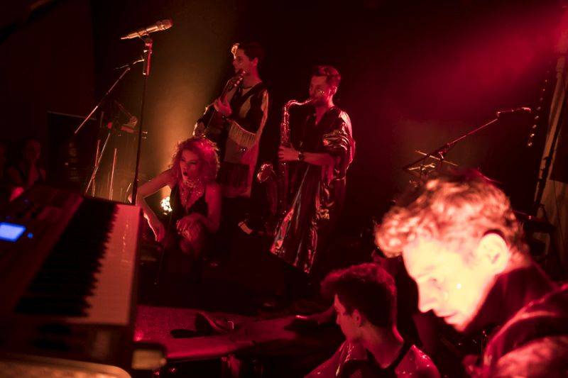 iREPORT oslavil na Cargo Gallery 26. narozeniny, přáli Tomáš Hanák i Iva Pazderková, hráli Mydy Rabycad