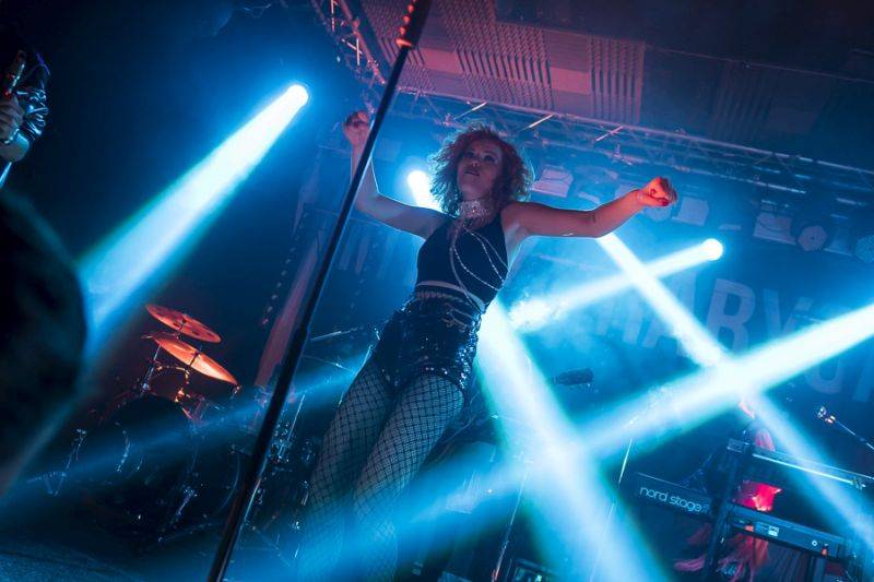 iREPORT oslavil na Cargo Gallery 26. narozeniny, přáli Tomáš Hanák i Iva Pazderková, hráli Mydy Rabycad