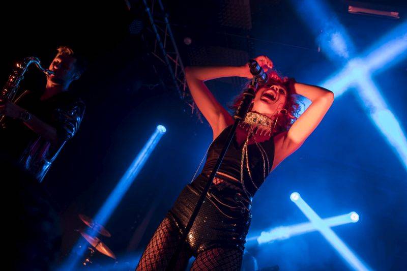 iREPORT oslavil na Cargo Gallery 26. narozeniny, přáli Tomáš Hanák i Iva Pazderková, hráli Mydy Rabycad