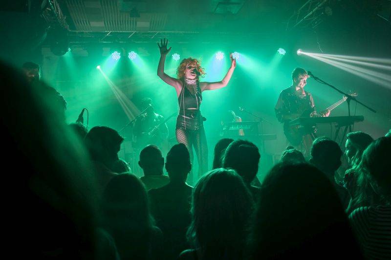 iREPORT oslavil na Cargo Gallery 26. narozeniny, přáli Tomáš Hanák i Iva Pazderková, hráli Mydy Rabycad