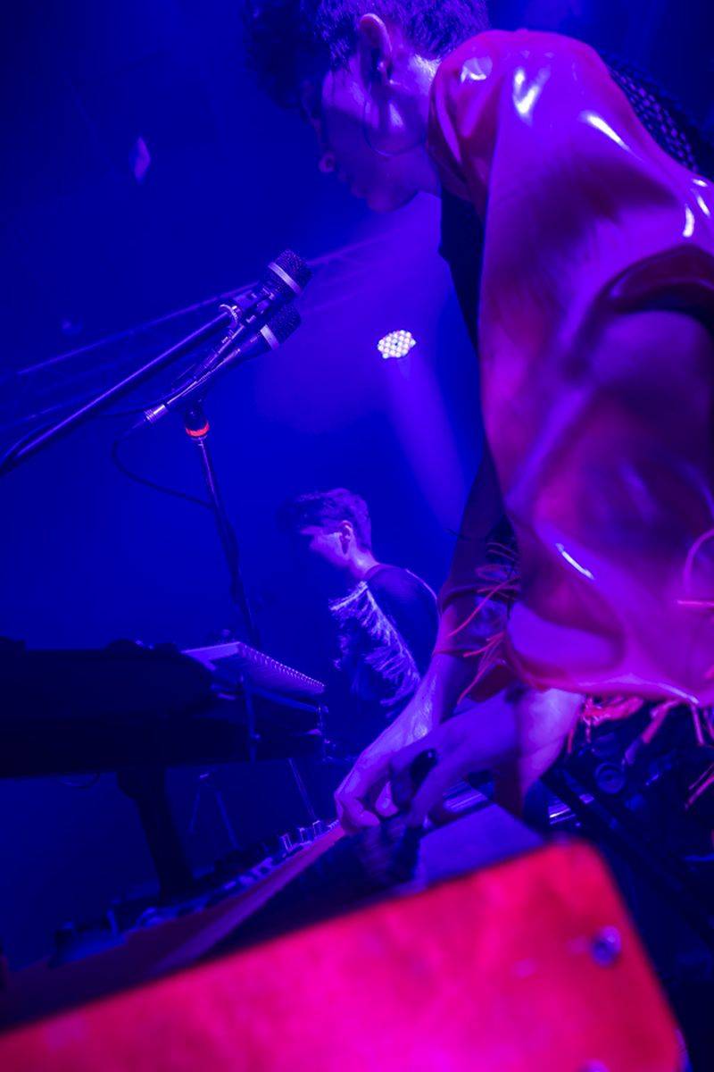 iREPORT oslavil na Cargo Gallery 26. narozeniny, přáli Tomáš Hanák i Iva Pazderková, hráli Mydy Rabycad