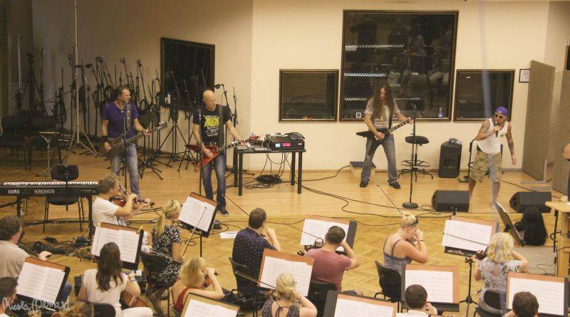 Accept nacvičovali v Praze s Českým národním symfonickým orchestrem, podívejte se na exkluzivní fotoreport