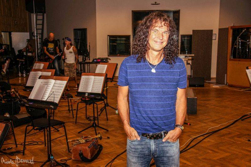 Accept nacvičovali v Praze s Českým národním symfonickým orchestrem, podívejte se na exkluzivní fotoreport