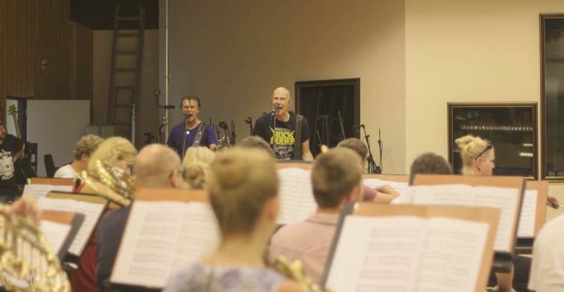 Accept nacvičovali v Praze s Českým národním symfonickým orchestrem, podívejte se na exkluzivní fotoreport