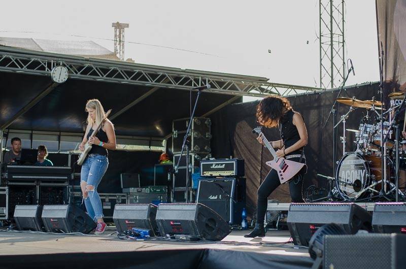 Hrady CZ: Zimní královna Lucie Bílá si s Arakainem podmanila Rožmberk, hráli i Visací zámek nebo Rybičky 48