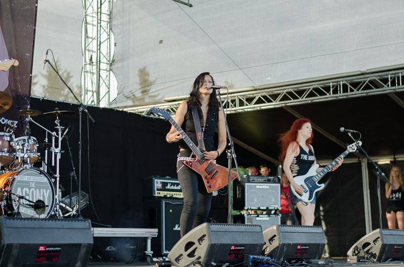 Hrady CZ: Zimní královna Lucie Bílá si s Arakainem podmanila Rožmberk, hráli i Visací zámek nebo Rybičky 48