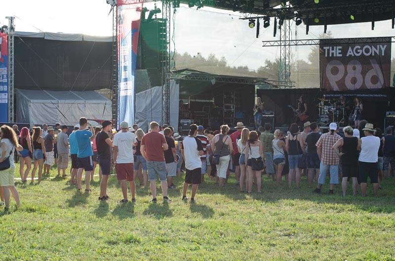 Hrady CZ: Zimní královna Lucie Bílá si s Arakainem podmanila Rožmberk, hráli i Visací zámek nebo Rybičky 48