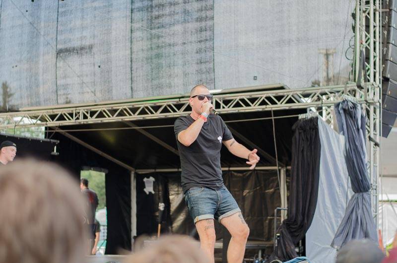 Hrady CZ: Zimní královna Lucie Bílá si s Arakainem podmanila Rožmberk, hráli i Visací zámek nebo Rybičky 48