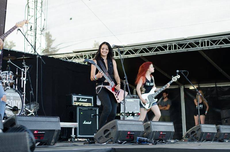 Hrady CZ: Zimní královna Lucie Bílá si s Arakainem podmanila Rožmberk, hráli i Visací zámek nebo Rybičky 48