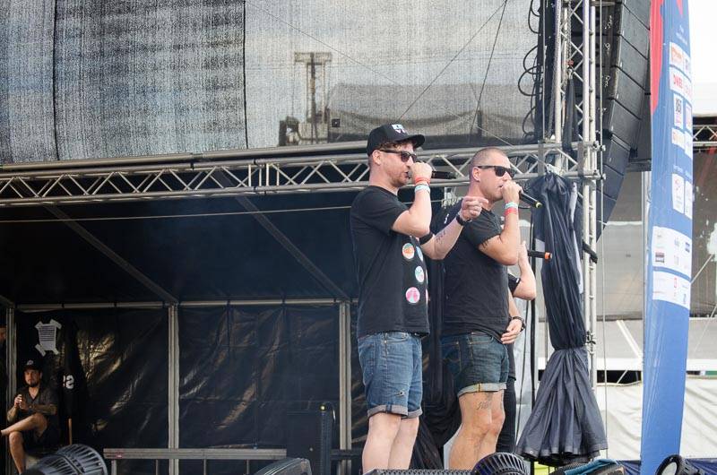 Hrady CZ: Zimní královna Lucie Bílá si s Arakainem podmanila Rožmberk, hráli i Visací zámek nebo Rybičky 48