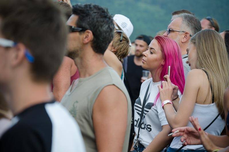 Hrady CZ: Zimní královna Lucie Bílá si s Arakainem podmanila Rožmberk, hráli i Visací zámek nebo Rybičky 48