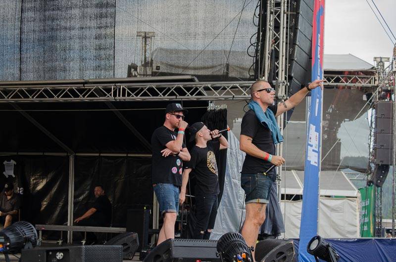 Hrady CZ: Zimní královna Lucie Bílá si s Arakainem podmanila Rožmberk, hráli i Visací zámek nebo Rybičky 48