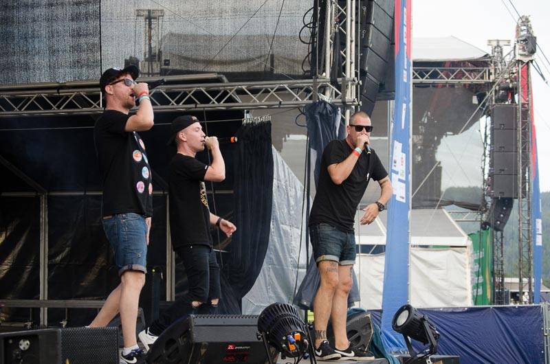 Hrady CZ: Zimní královna Lucie Bílá si s Arakainem podmanila Rožmberk, hráli i Visací zámek nebo Rybičky 48