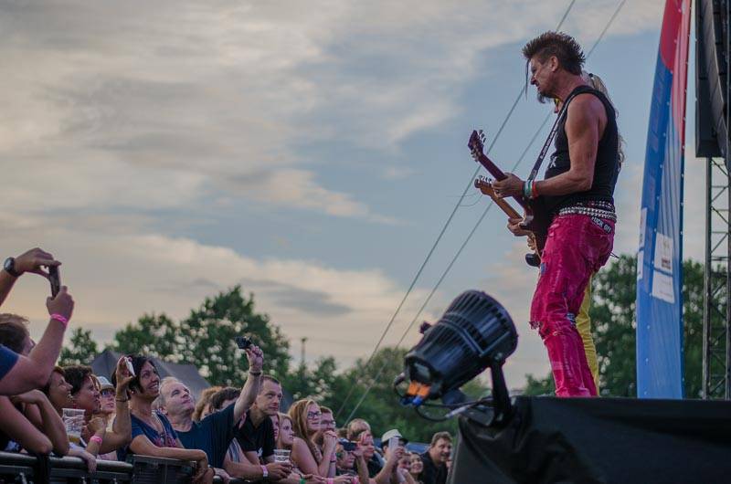 Hrady CZ: Zimní královna Lucie Bílá si s Arakainem podmanila Rožmberk, hráli i Visací zámek nebo Rybičky 48