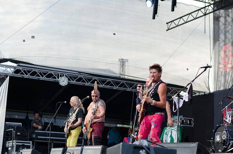 Hrady CZ: Zimní královna Lucie Bílá si s Arakainem podmanila Rožmberk, hráli i Visací zámek nebo Rybičky 48