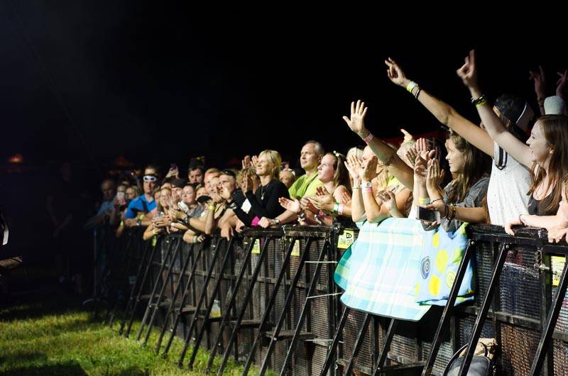 Hrady CZ: Zimní královna Lucie Bílá si s Arakainem podmanila Rožmberk, hráli i Visací zámek nebo Rybičky 48