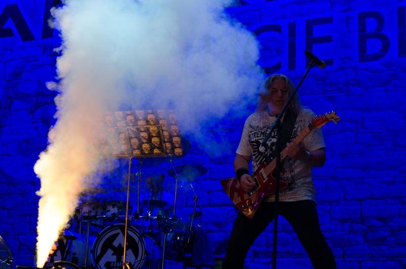 Hrady CZ: Zimní královna Lucie Bílá si s Arakainem podmanila Rožmberk, hráli i Visací zámek nebo Rybičky 48