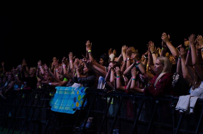 Hrady CZ: Zimní královna Lucie Bílá si s Arakainem podmanila Rožmberk, hráli i Visací zámek nebo Rybičky 48