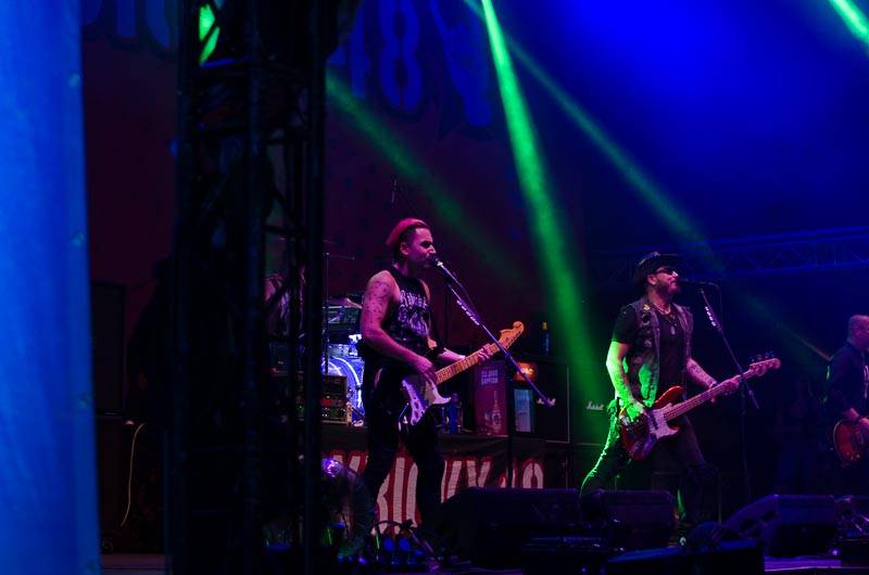 Hrady CZ: Zimní královna Lucie Bílá si s Arakainem podmanila Rožmberk, hráli i Visací zámek nebo Rybičky 48