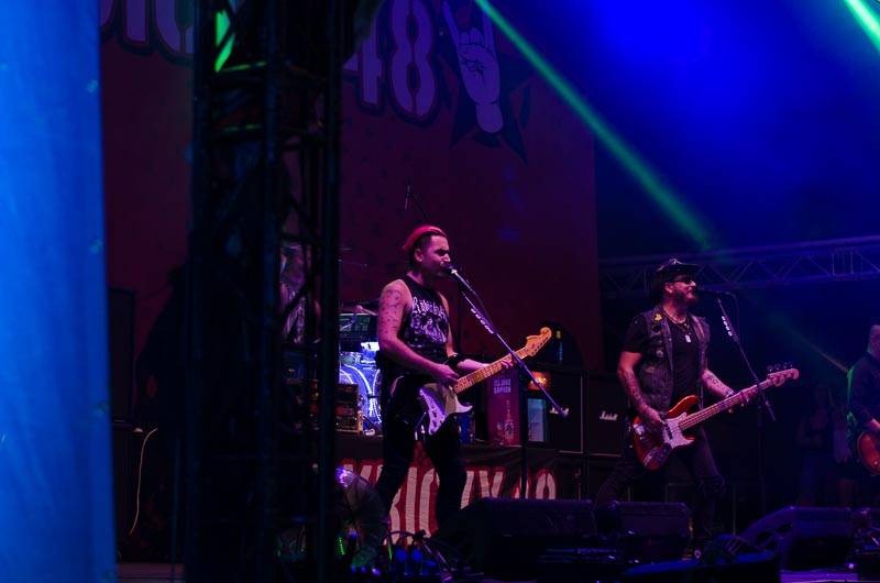 Hrady CZ: Zimní královna Lucie Bílá si s Arakainem podmanila Rožmberk, hráli i Visací zámek nebo Rybičky 48