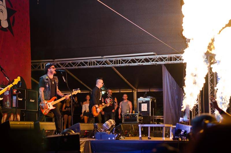 Hrady CZ: Zimní královna Lucie Bílá si s Arakainem podmanila Rožmberk, hráli i Visací zámek nebo Rybičky 48