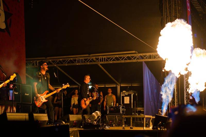 Hrady CZ: Zimní královna Lucie Bílá si s Arakainem podmanila Rožmberk, hráli i Visací zámek nebo Rybičky 48