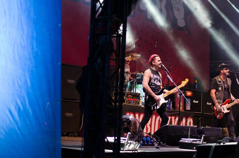 Hrady CZ: Zimní královna Lucie Bílá si s Arakainem podmanila Rožmberk, hráli i Visací zámek nebo Rybičky 48