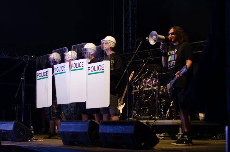 Hrady CZ: Zimní královna Lucie Bílá si s Arakainem podmanila Rožmberk, hráli i Visací zámek nebo Rybičky 48