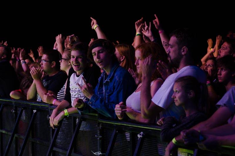 Hrady CZ: Zimní královna Lucie Bílá si s Arakainem podmanila Rožmberk, hráli i Visací zámek nebo Rybičky 48