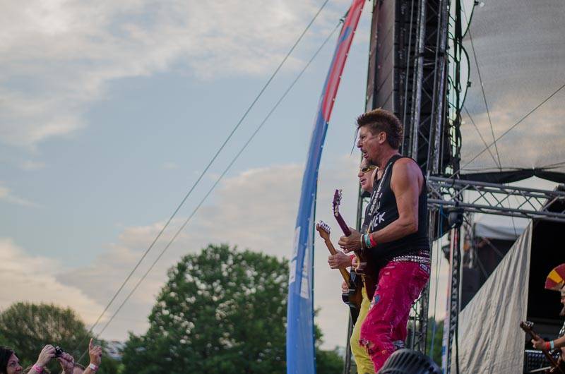 Hrady CZ: Zimní královna Lucie Bílá si s Arakainem podmanila Rožmberk, hráli i Visací zámek nebo Rybičky 48