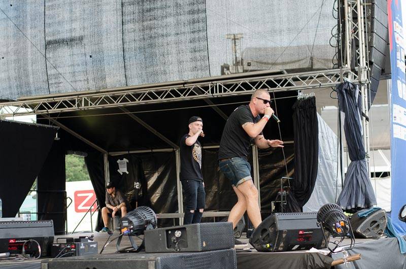 Hrady CZ: Zimní královna Lucie Bílá si s Arakainem podmanila Rožmberk, hráli i Visací zámek nebo Rybičky 48