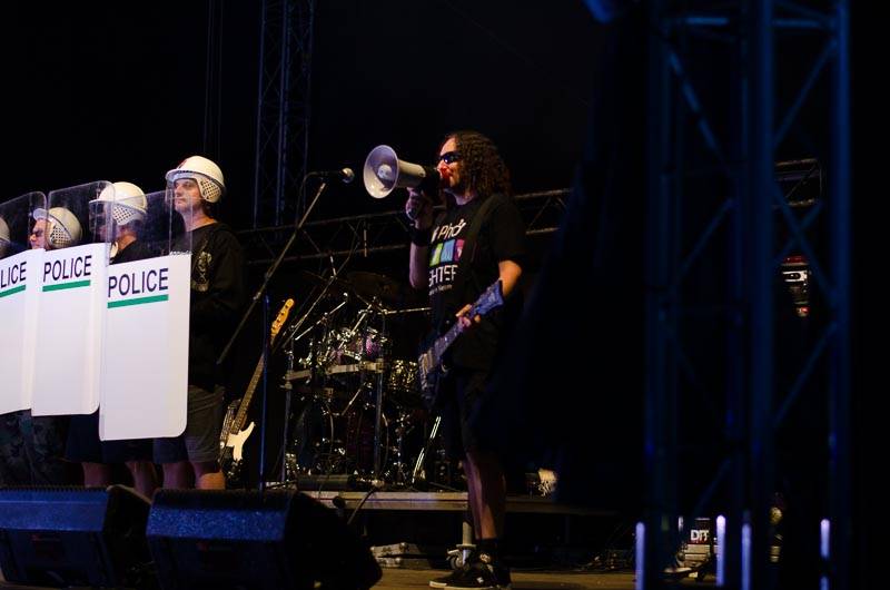 Hrady CZ: Zimní královna Lucie Bílá si s Arakainem podmanila Rožmberk, hráli i Visací zámek nebo Rybičky 48