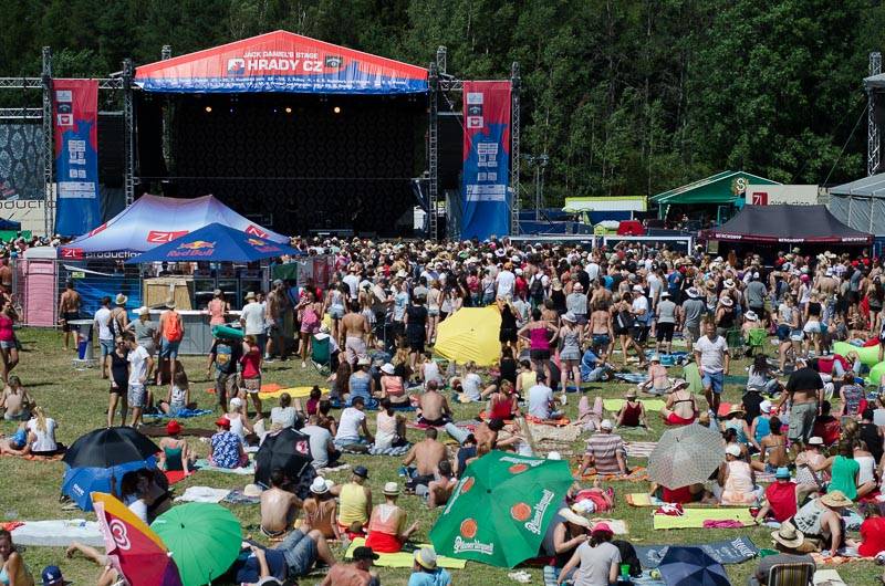 Hrady CZ: Na Rožmberku sklidil největší aplaus Tomáš Klus, sobotní program završili Mig 21