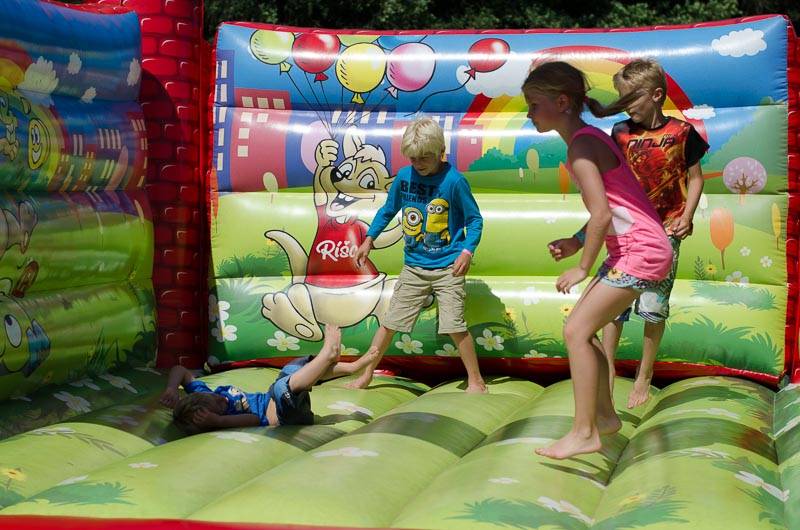 Hrady CZ: Na Rožmberku sklidil největší aplaus Tomáš Klus, sobotní program završili Mig 21