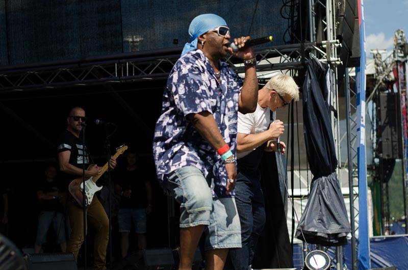 Hrady CZ: Na Rožmberku sklidil největší aplaus Tomáš Klus, sobotní program završili Mig 21